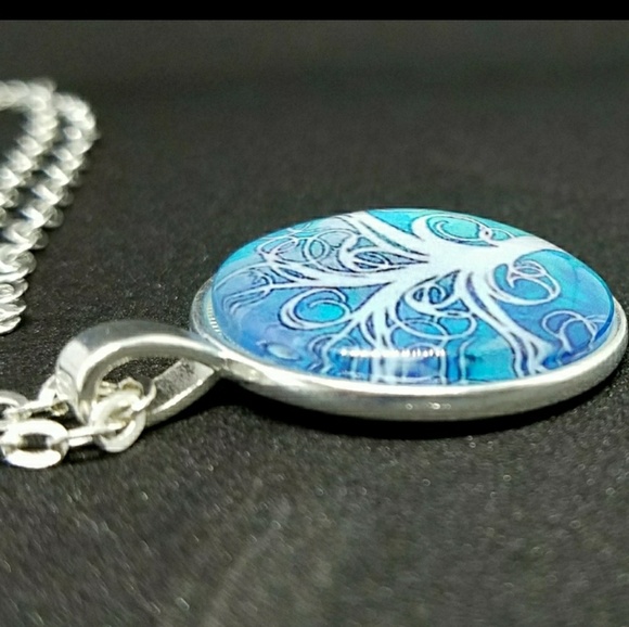 2/$10 Tree of Life Necklace - Picture 2 of 3